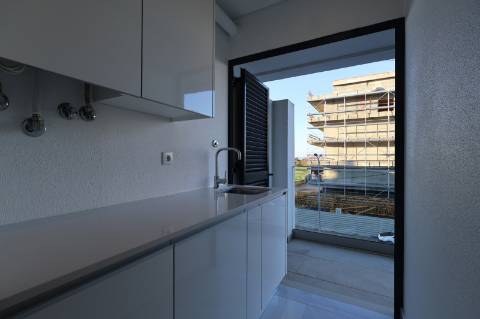 Montijo - T3 de luxo no Pinus, como novo, com parqueamento e varandas amplas
