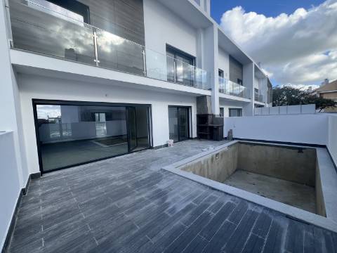 Moradias T3 em banda