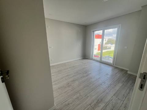 Moradias T3 em banda