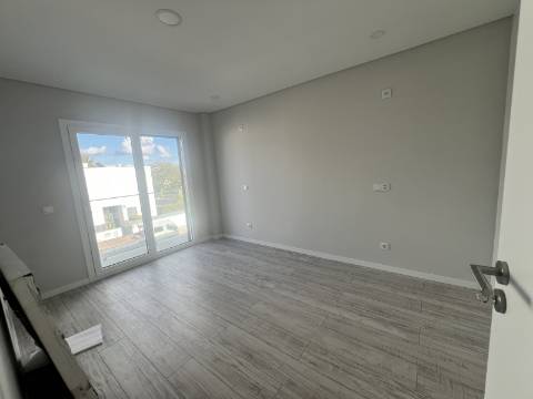 Moradias T3 em banda