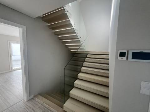 Moradias T3 em banda