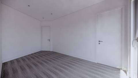 Amadora - T3 Novos c/ 2 parqueamentos