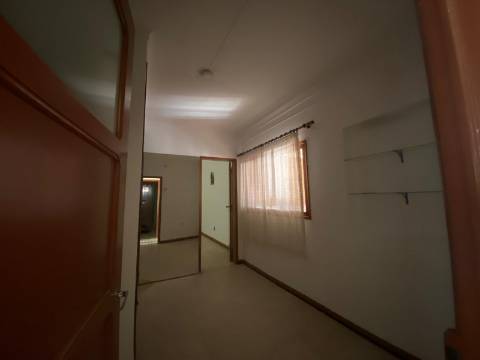 Quinta com moradia T4, Garagem, Vários anexos