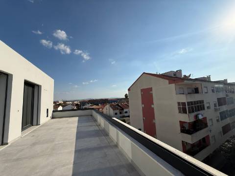 T2+2 centro Montijo com parqueamento e arrecadação