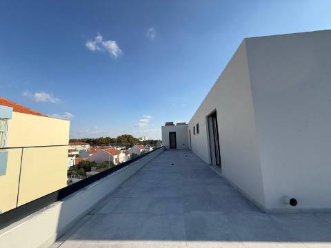 T2+2 centro Montijo com parqueamento e arrecadação