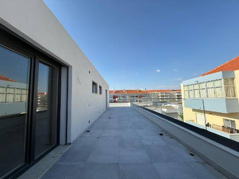 T2+2 centro Montijo com parqueamento e arrecadação