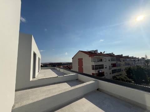 T2+2 centro Montijo com parqueamento e arrecadação