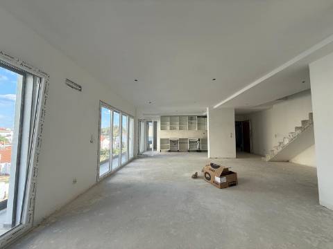 T2+2 centro Montijo com parqueamento e arrecadação