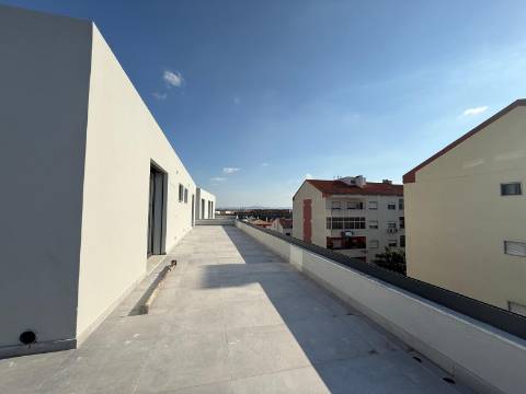 T2+2 centro Montijo com parqueamento e arrecadação