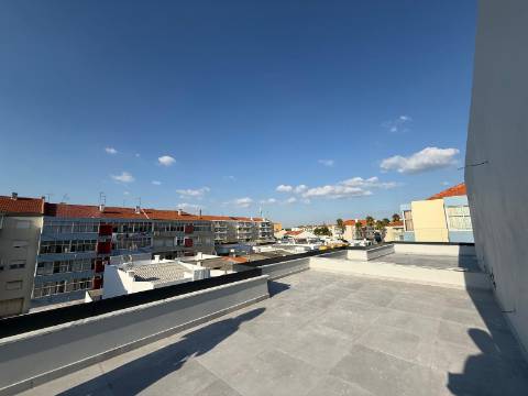 T2+2 centro Montijo com parqueamento e arrecadação