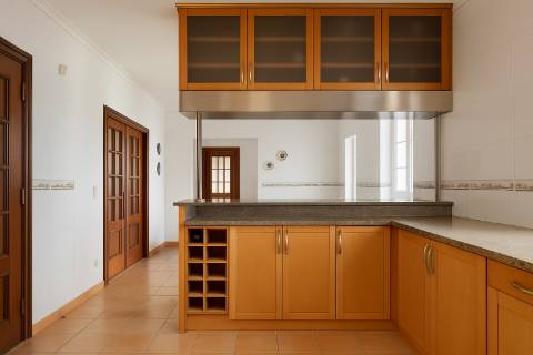 T5 Montijo com garagem para 3 carros e lavandaria