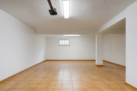 T5 Montijo com garagem para 3 carros e lavandaria