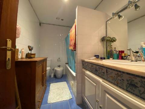 T5 Montijo com garagem para 3 carros e lavandaria