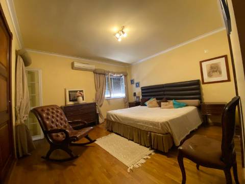 T5 Montijo com garagem para 3 carros e lavandaria