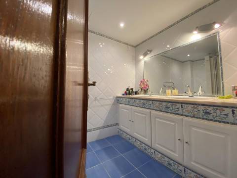 T5 Montijo com garagem para 3 carros e lavandaria