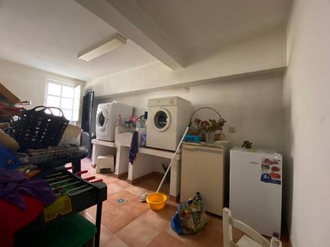 T5 Montijo com garagem para 3 carros e lavandaria