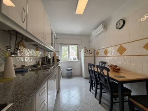 T2 Almoinha Castelo (Sesimbra) com varandas