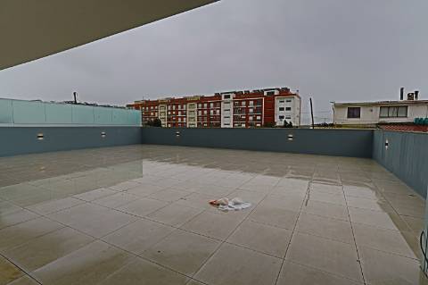 T3 com terraço e Box para 2 viaturas