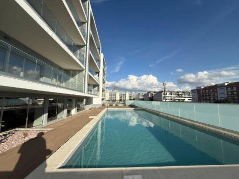 T3 com terraço e Box para 2 viaturas