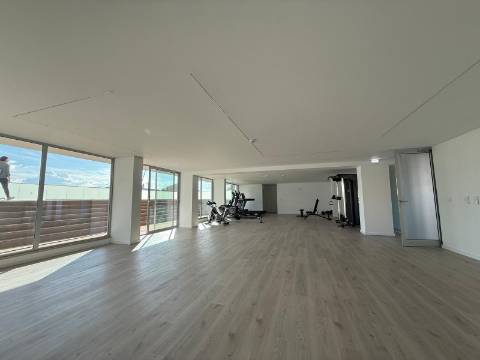 T3 com terraço e Box para 2 viaturas