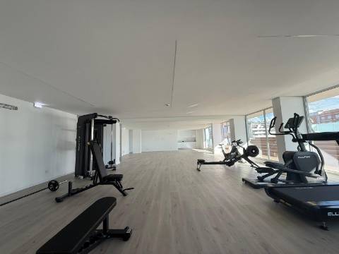 T3 com terraço e Box para 2 viaturas