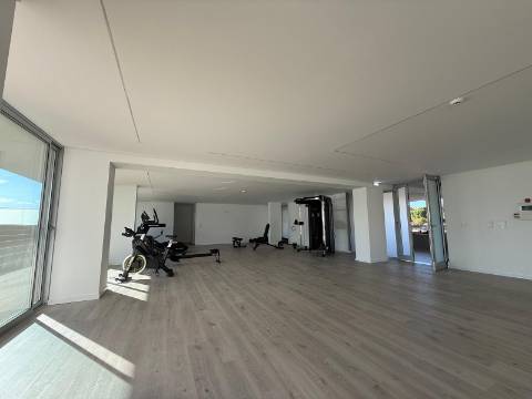 T3 com terraço e Box para 2 viaturas