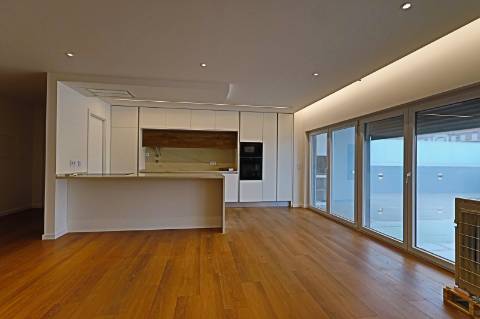 T3 com terraço e Box para 2 viaturas