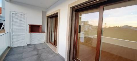 Estilo de Vida Urbano com 3 Suites e Isenção Total de IMT e IMI