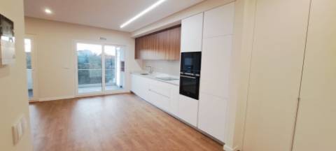 Estilo de Vida Urbano com 3 Suites e Isenção Total de IMT e IMI