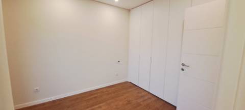 Estilo de Vida Urbano com 3 Suites e Isenção Total de IMT e IMI