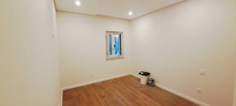 Estilo de Vida Urbano com 3 Suites e Isenção Total de IMT e IMI