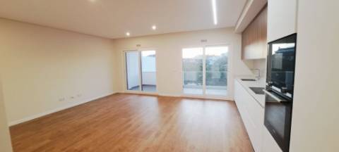 Estilo de Vida Urbano com 3 Suites e Isenção Total de IMT e IMI