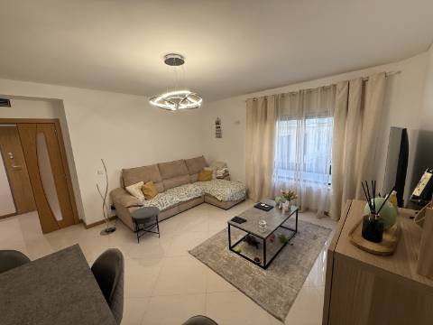 Apartamento T2 Semi-novo Bairro Gouveia