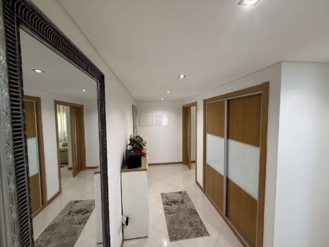 Apartamento T2 Semi-novo Bairro Gouveia