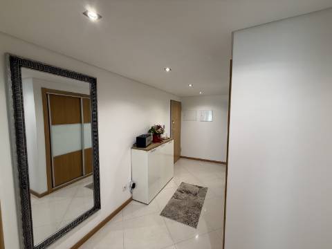 Apartamento T2 Semi-novo Bairro Gouveia