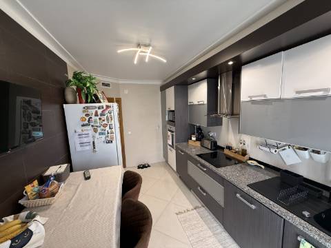 Apartamento T2 Semi-novo Bairro Gouveia