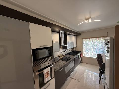 Apartamento T2 Semi-novo Bairro Gouveia