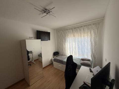 Apartamento T2 Semi-novo Bairro Gouveia