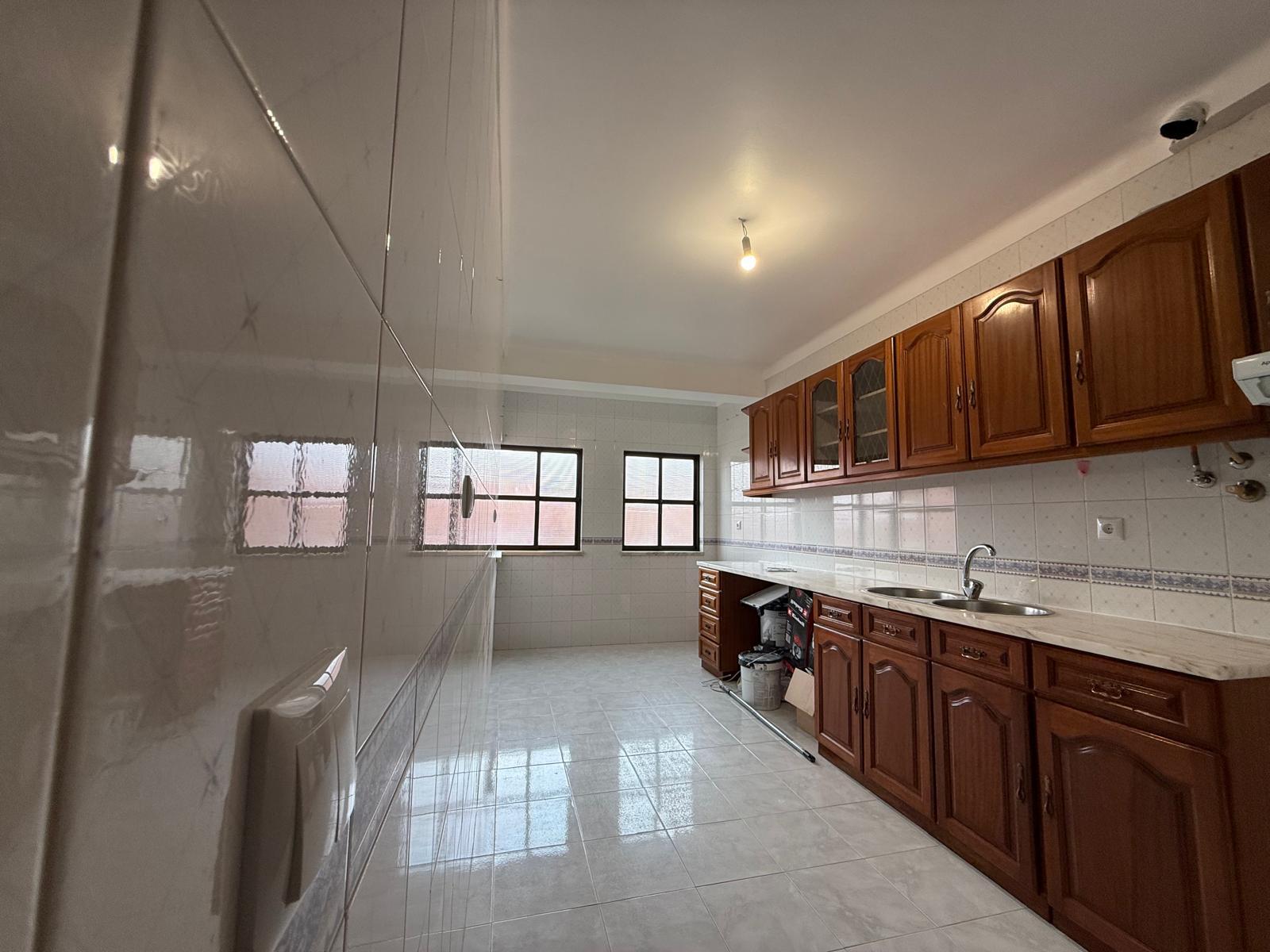 Apartamento T3 com arrecadação - Moita