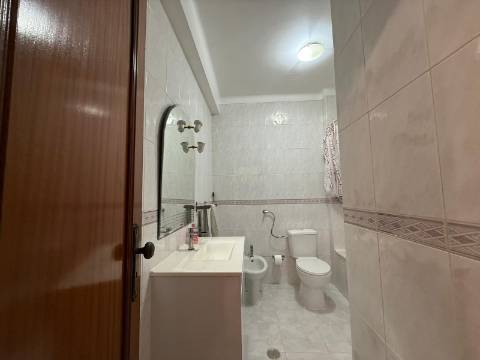 Apartamento T3 com arrecadação - Moita