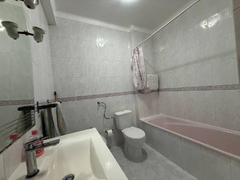 Apartamento T3 com arrecadação - Moita