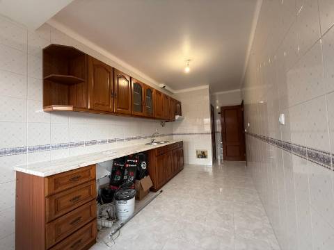 Apartamento T3 com arrecadação - Moita