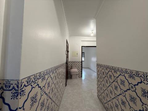 Apartamento T3 com arrecadação - Moita