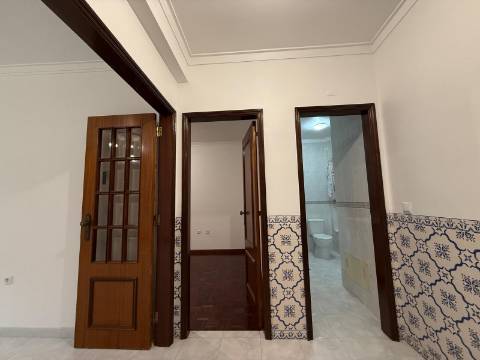 Apartamento T3 com arrecadação - Moita