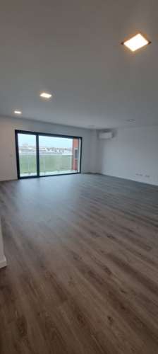 Apartamento T3 com garagem Novo em Montijo