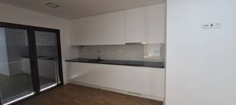 Apartamento T3 com garagem Novo em Montijo