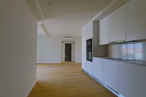 T1 Arrendamento novo com parqueamento e arrecadação