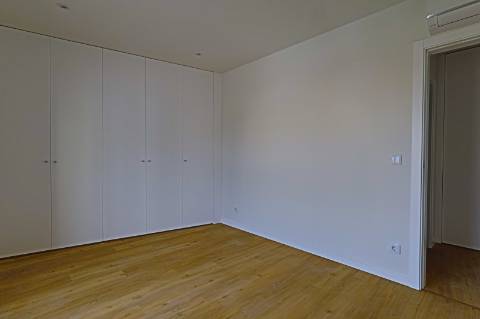 T1 Arrendamento novo com parqueamento e arrecadação