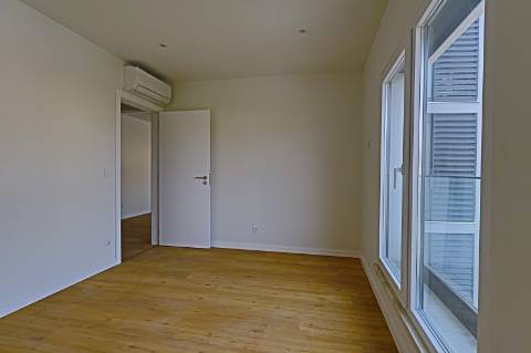 T1 Arrendamento novo com parqueamento e arrecadação