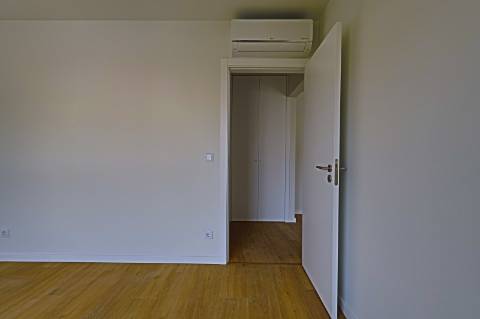 T1 Arrendamento novo com parqueamento e arrecadação